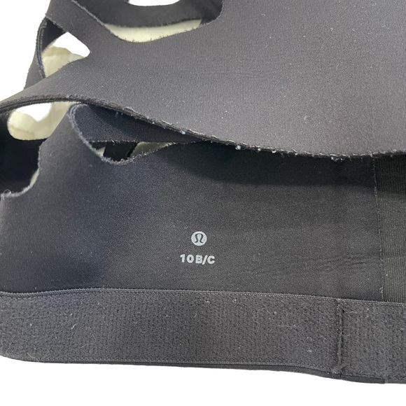 Lululemon Seamless Laser Cut Black Sports Bra 10 B/C Criss Cross Detailing - Picture 5 of 5